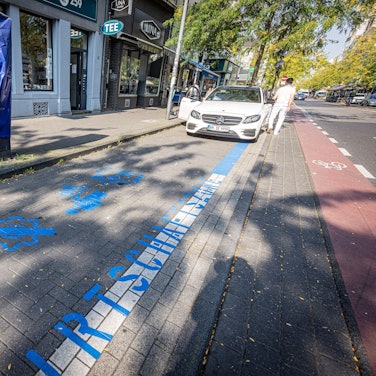 Spezielle Parkplätze sind für Handwerker oder Pflegedienste reserviert.