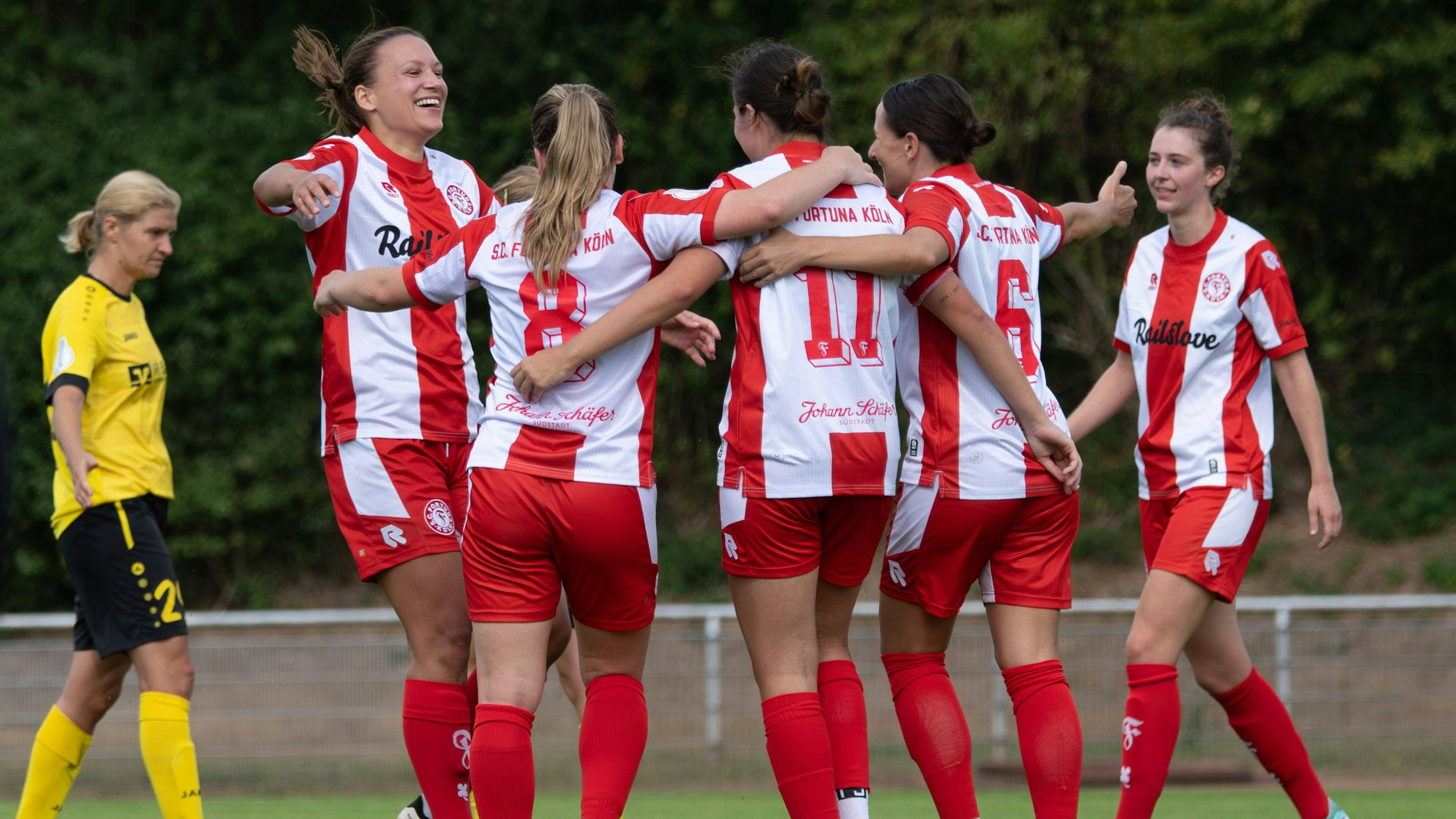 Cologne, Germany, September 8th 2024: Fortuna Köln celebrate after winning after the DFB Pokal match between Fortuna Köln and SV 67 Weinberg at BZA Chorweiler, Merianstraße in Cologne, Germany. QIANRU Qianru Zhang/SPP PUBLICATIONxNOTxINxBRAxMEX Copyright: xQianruxZhang/SPPx spp-en-QiZh-DSC_0867-Enhanced-NR