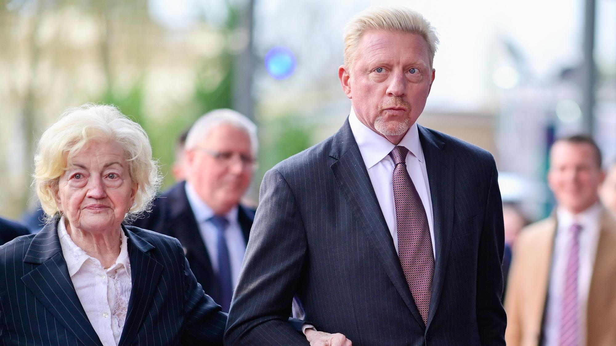 Boris Becker und seine Mutter Elvira Becker.kommen im Europa-Park zur Verleihung der Radio Regenbogen Awards.