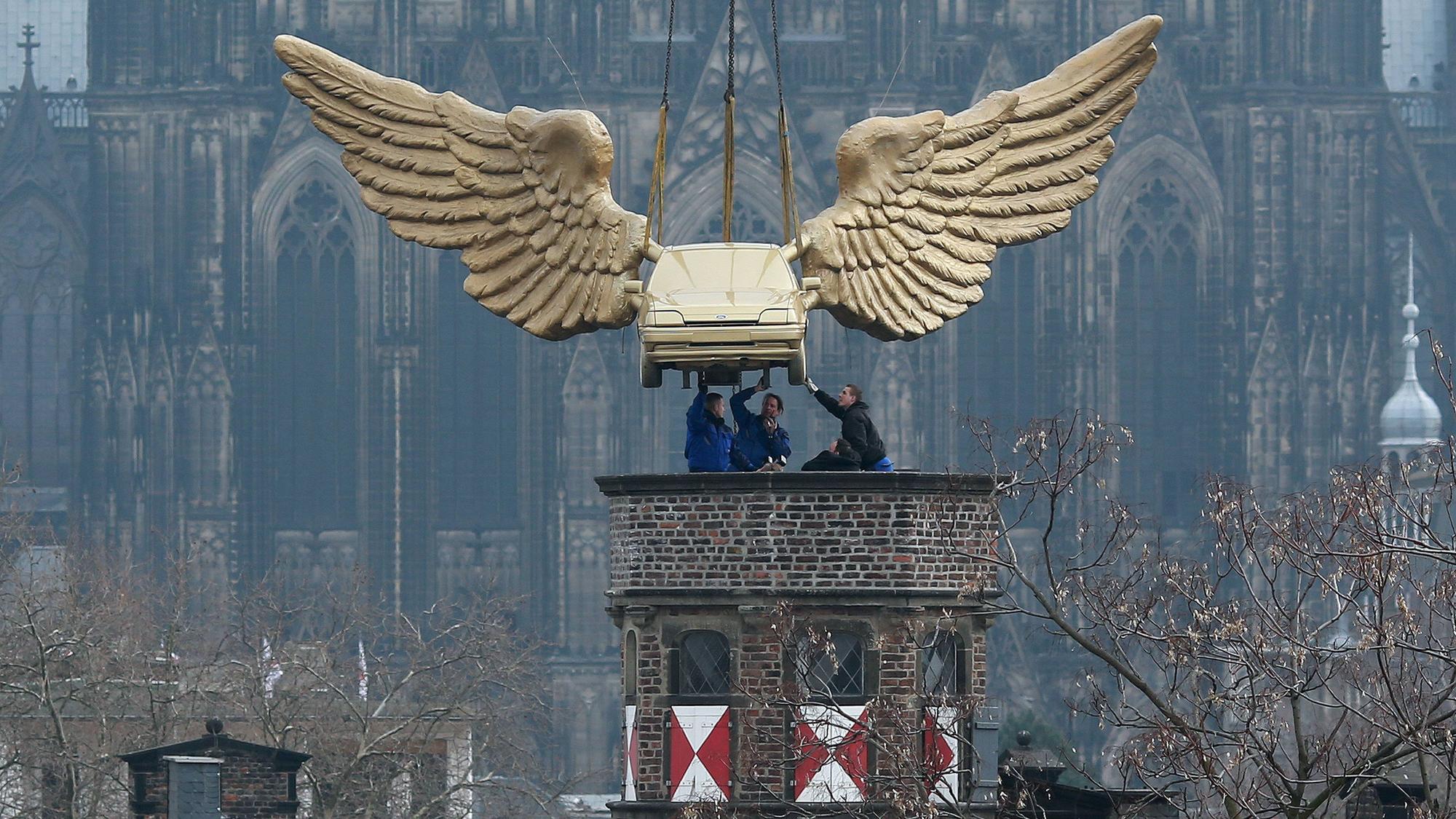 Die zweite Rückkehr des Flügelautos aus den Ford-Werken nach der Inspektion und Aufarbeitung des Flügelautos im April 2013. Foto: imago/Thilo Schmülgen