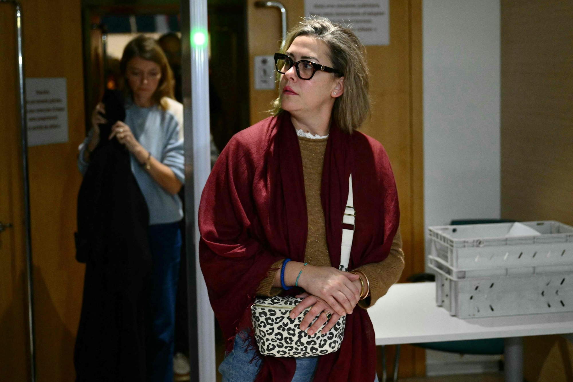 Gisele Pelicots Tochter Caroline Darian kommt zum Prozess.