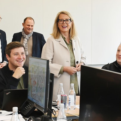 Stadtdirektorin Andera Blome (Mitte)