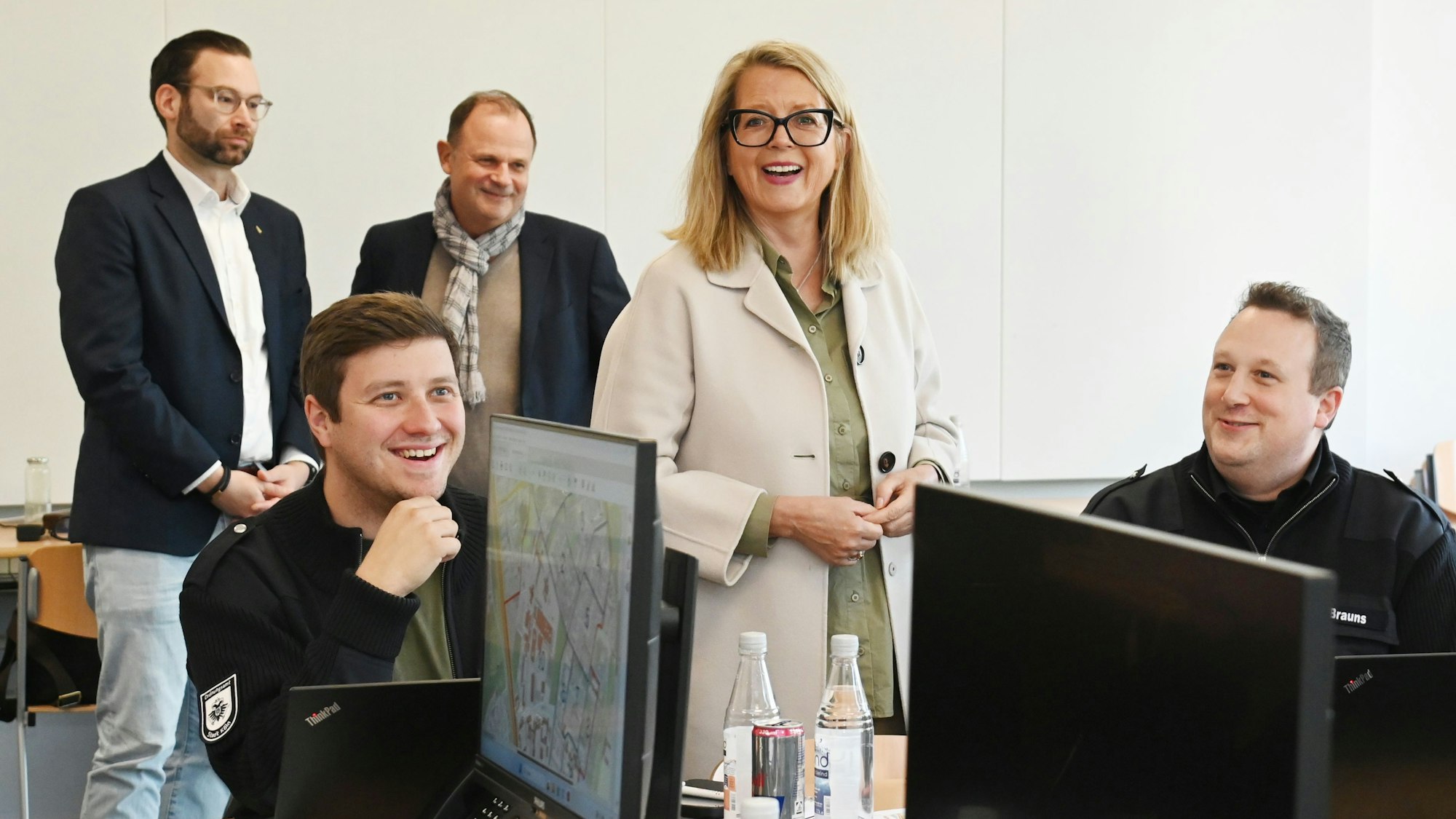 Stadtdirektorin Andera Blome (Mitte)