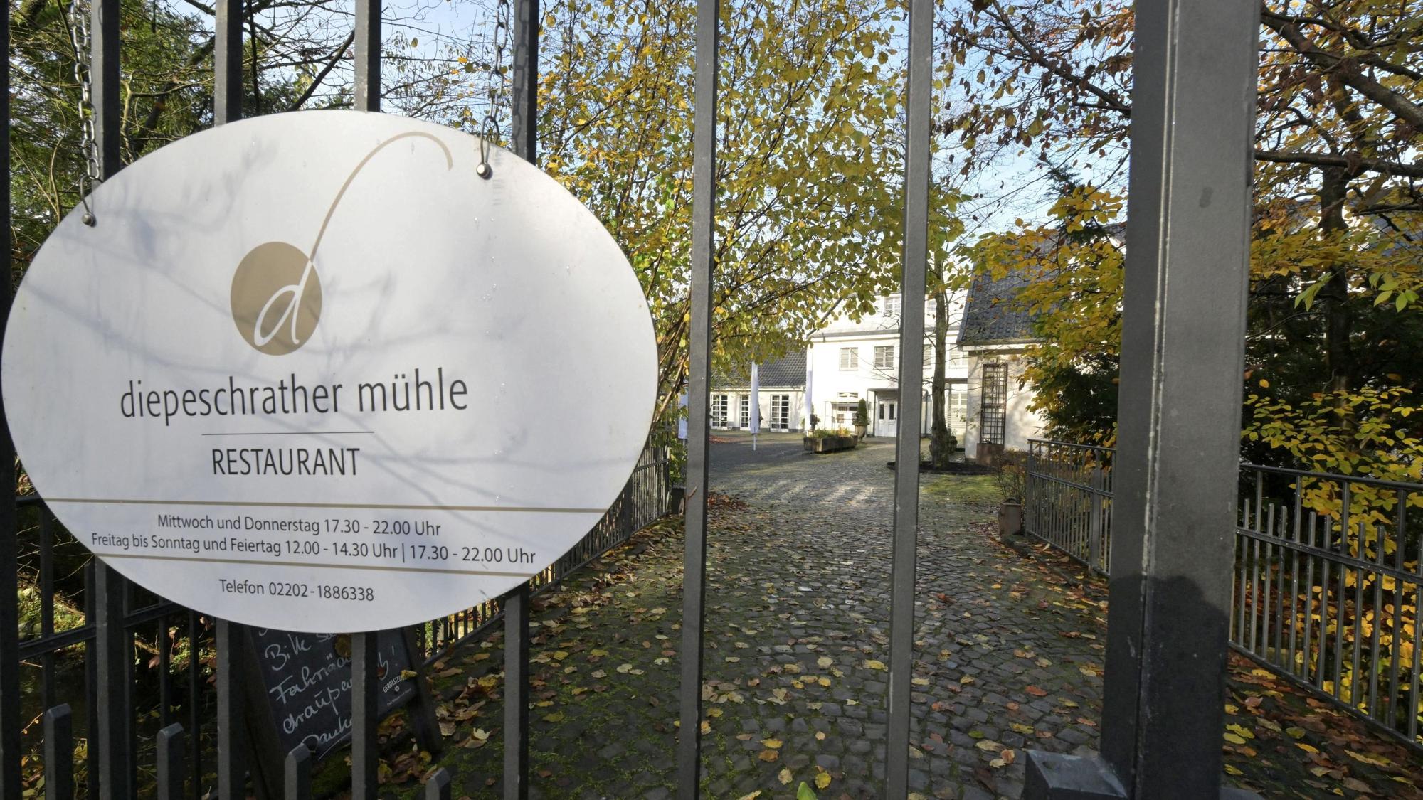 Auf einem Schild steht „Diepischrather Mühle - Restaurant“.