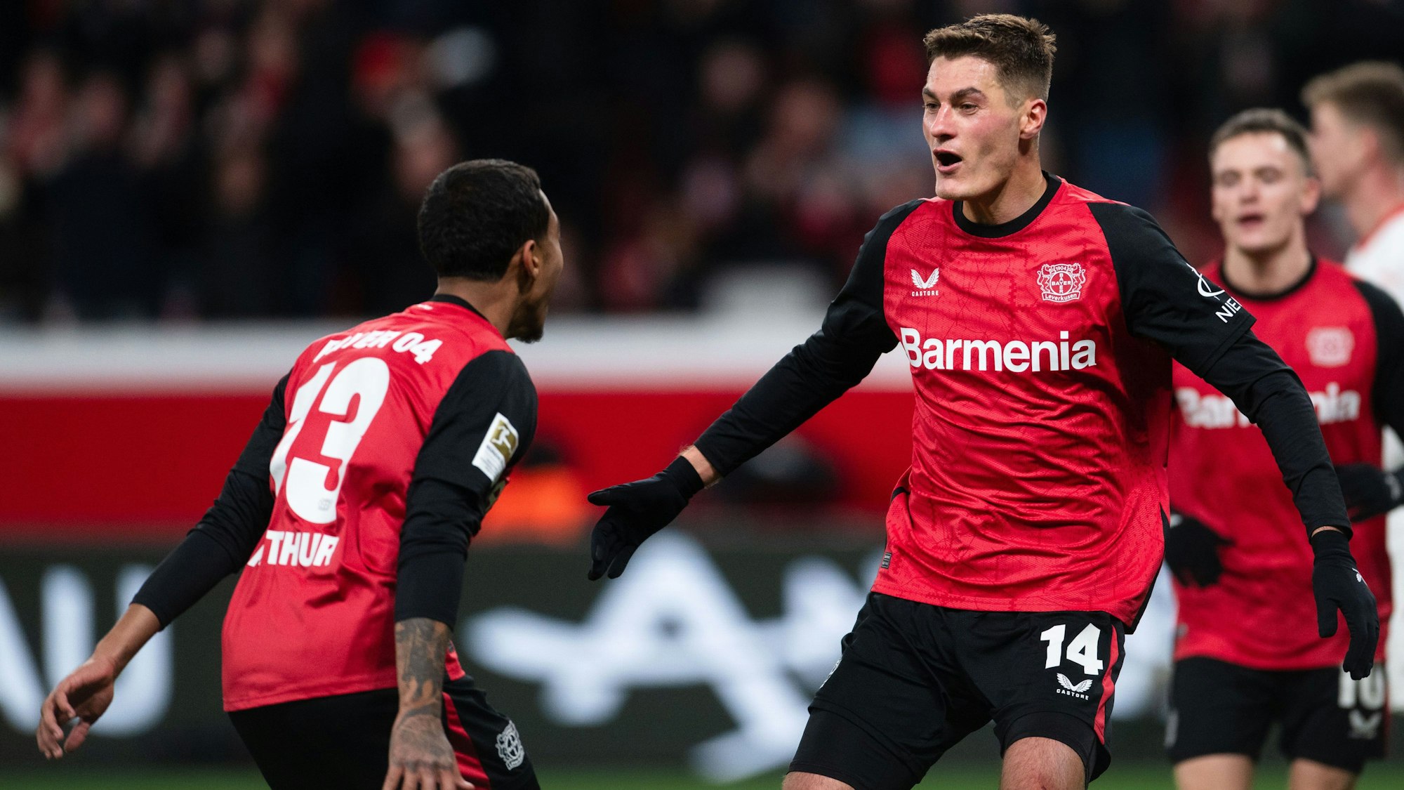 Dreierpack: Patrik Schick (r) überragte bei Leverkusens Heimsieg gegen den FC Heidenheim.
