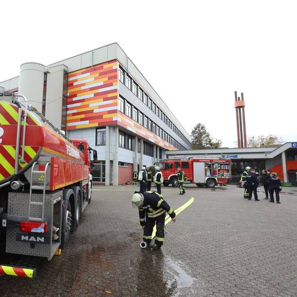 Feuerwehreinsatz an einer Schule.
