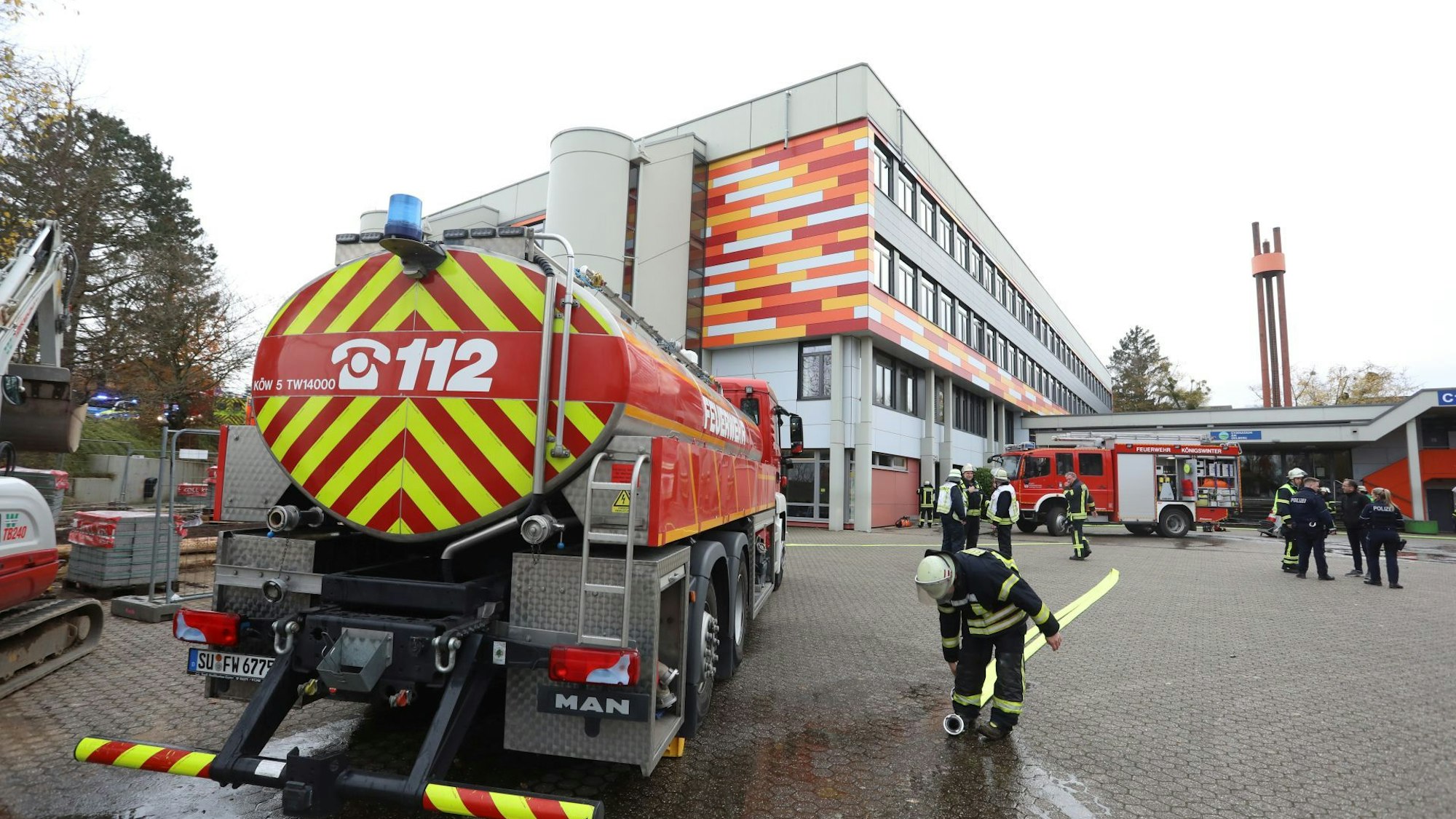 Feuerwehreinsatz an einer Schule.