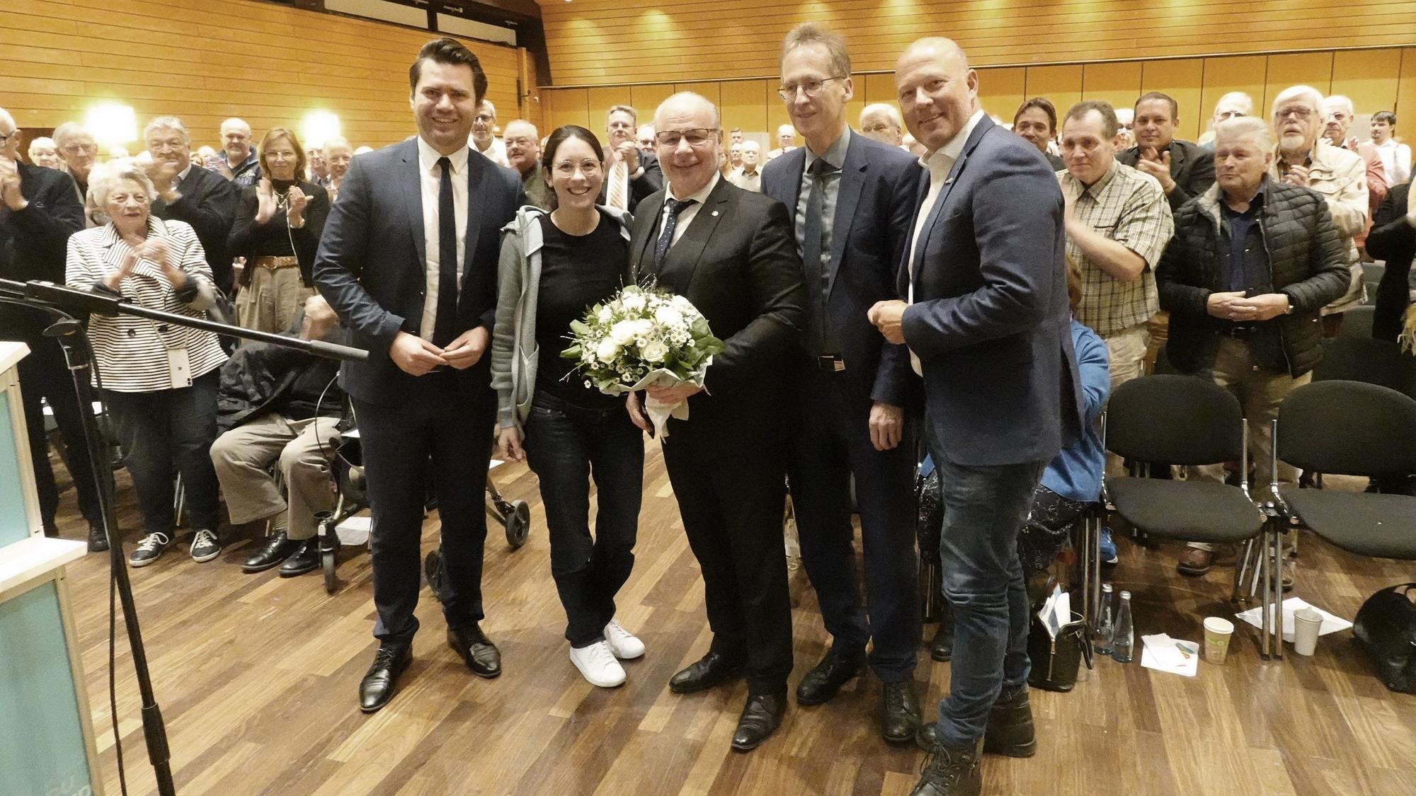 Auf dem Bild sind die führenden Politiker der Kreis-CDU zu sehen.