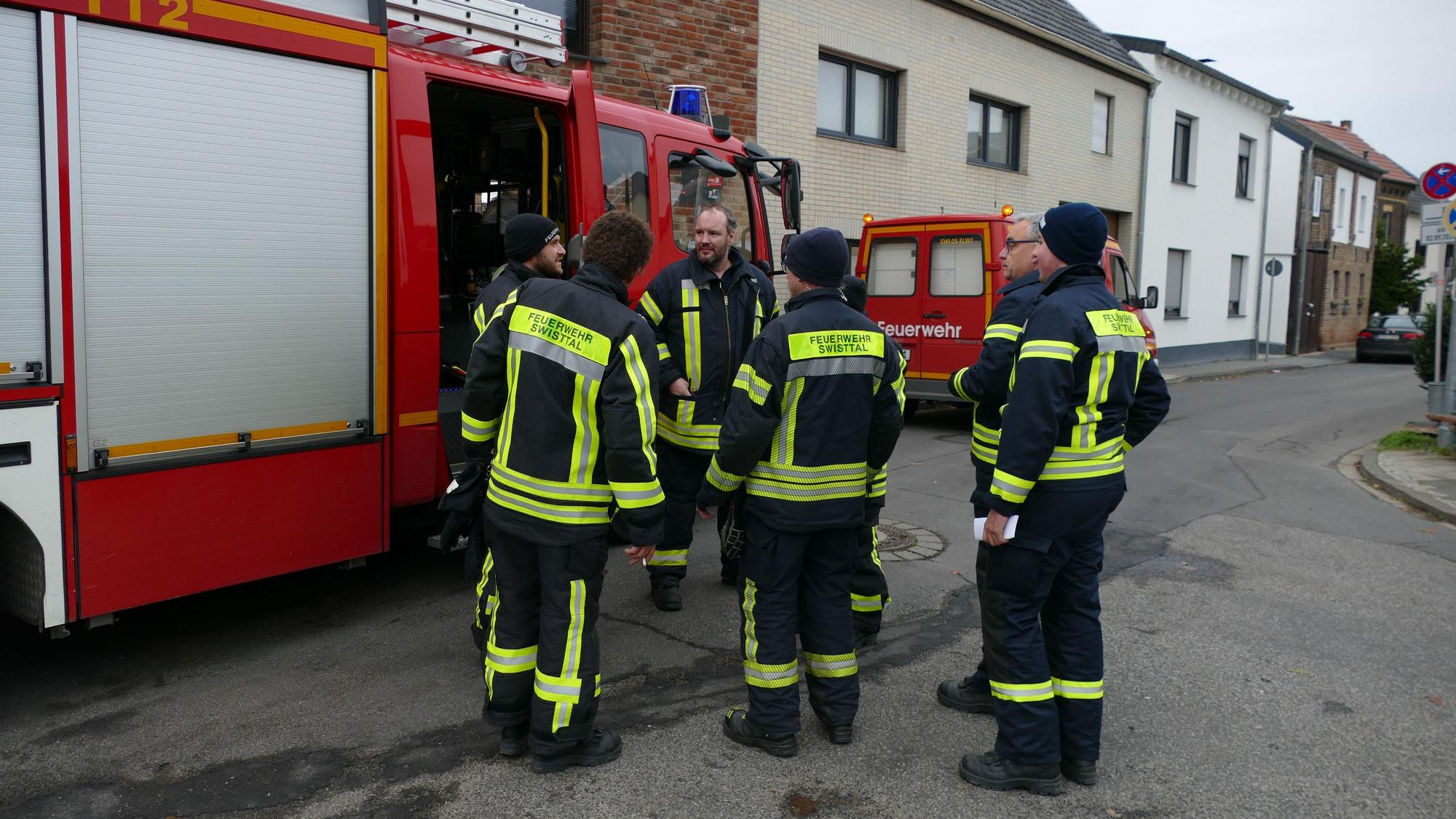 Feuerwehrkräfte im Küpperweg in Miel.