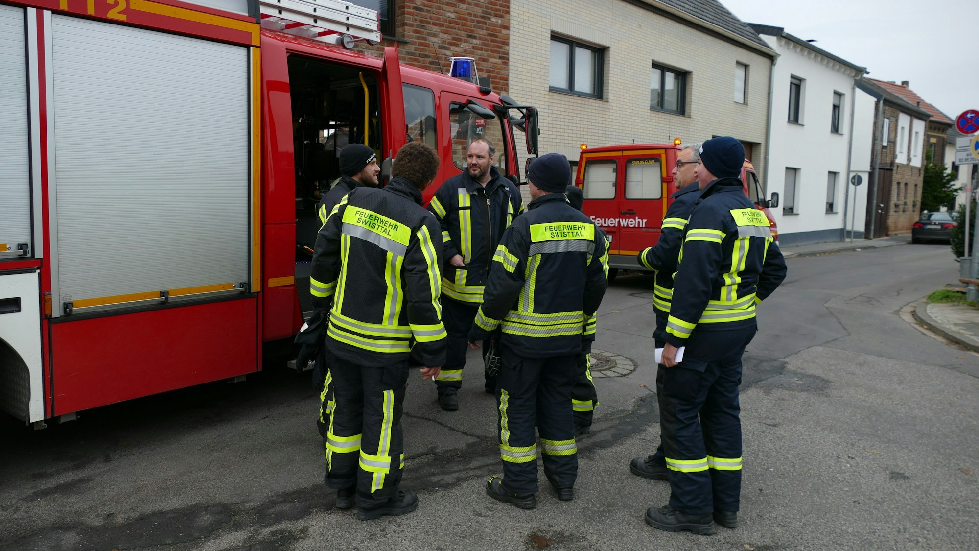 Feuerwehrkräfte im Küpperweg in Miel.