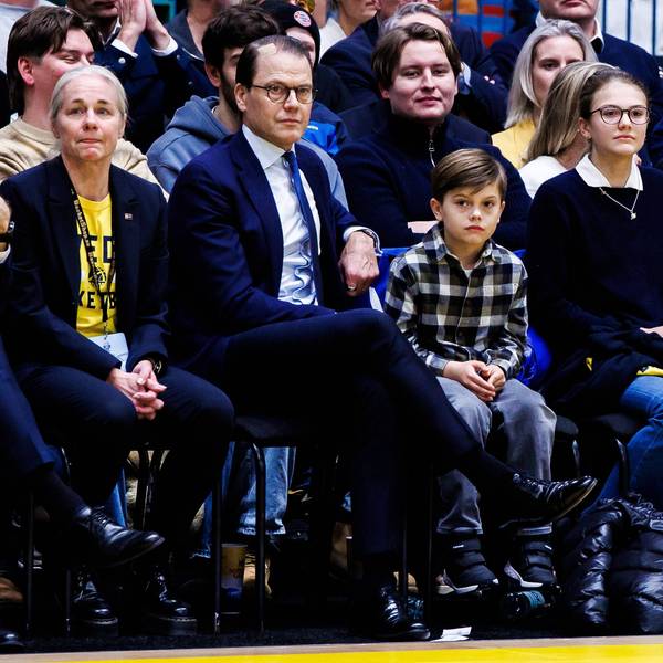 Prinz Daniel, Prinz Oscar, Prinzessin Estelle und Kronprinzessin Victoria von Schweden während des FIBA EuroBasket 2025-Qualifikationsspiels der Gruppe D zwischen Schweden und Deutschland.