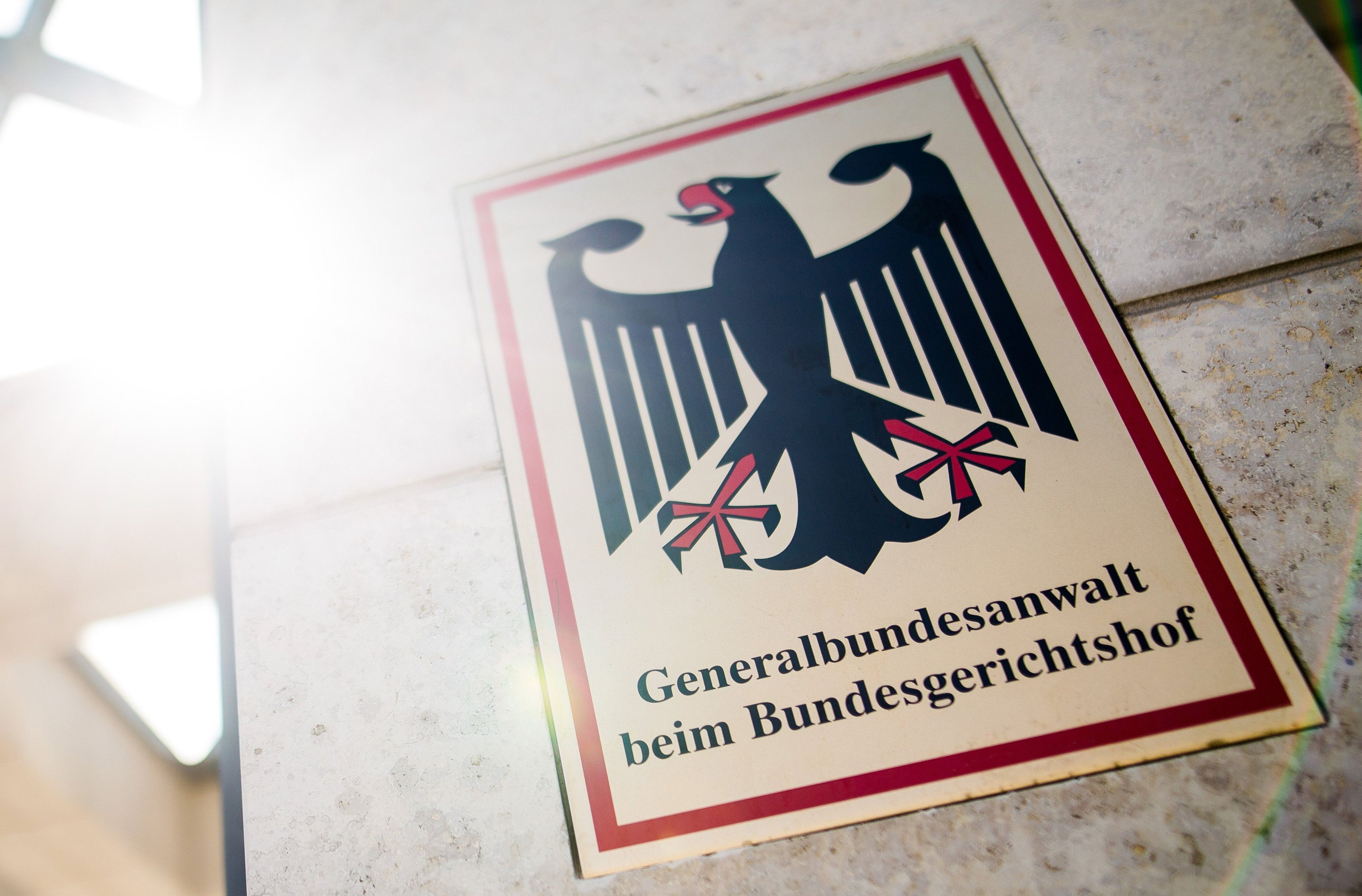 „Generalbundesanwalt beim Bundesgerichtshof“ steht auf einem Schild am Eingang zum Gebäude der Bundesanwaltschaft.