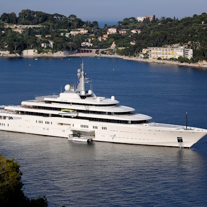 Die Luxusjacht Eclipse ankert im Juli 2013 in der Bucht von Villefranche-sur-Mer bei Nizza.