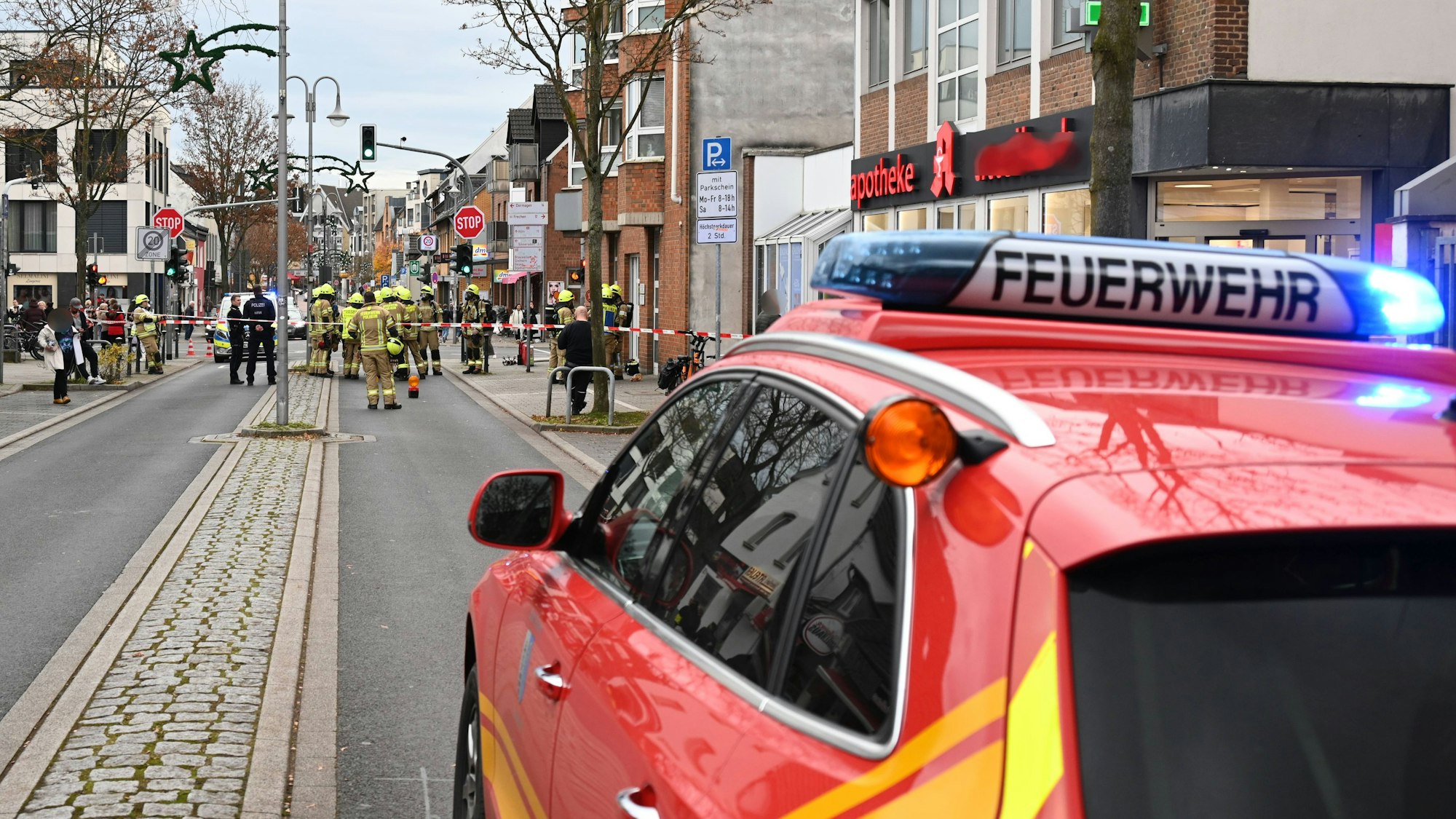 In einem Wohn- und Geschäftshaus an der Venloer Straße trat Gas aus.
