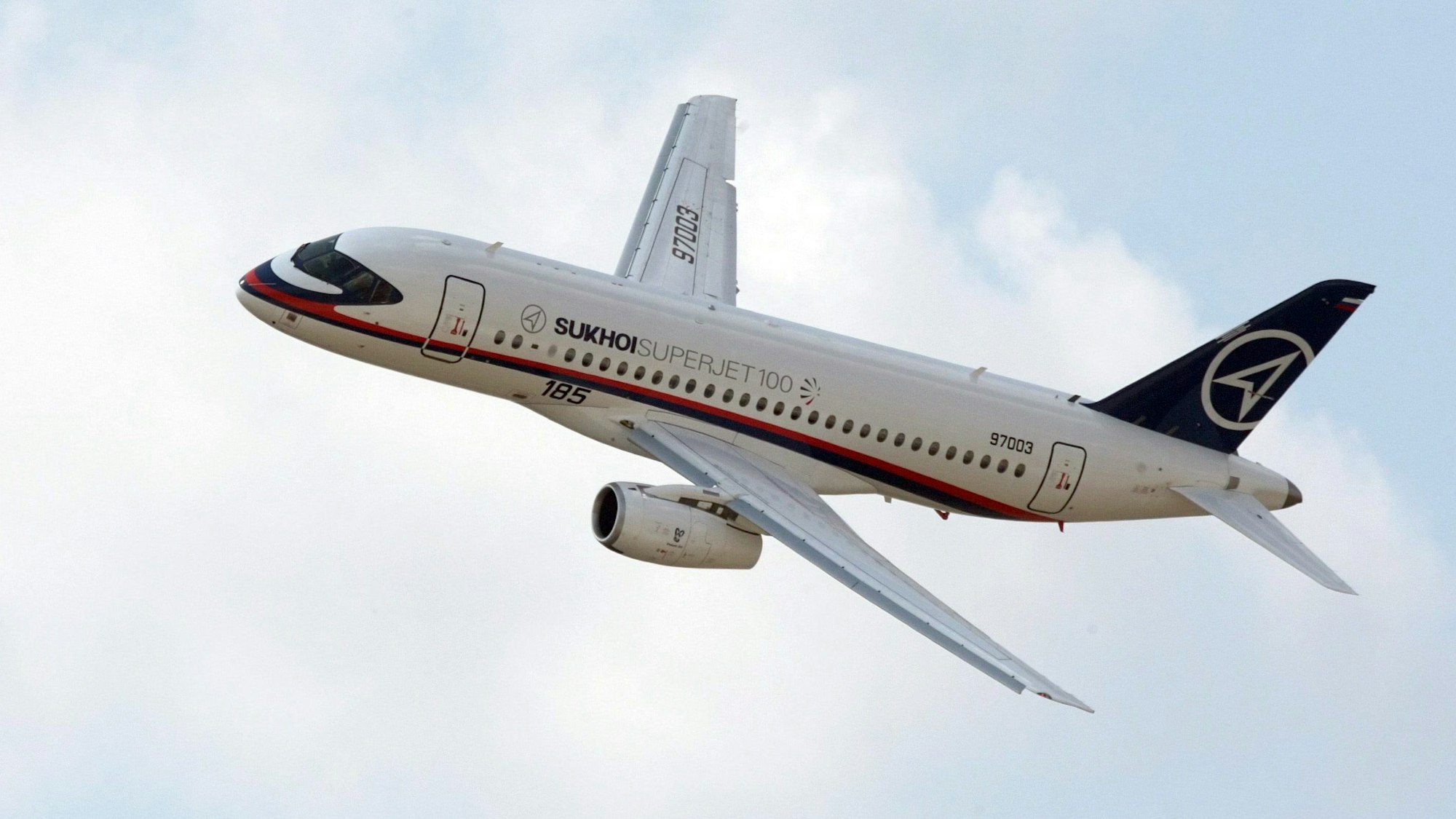 Der russische Superjet 100 bei der Internationalen Luft- und Raumfahrtmesse MAKS in Schukowski bei Moskau.