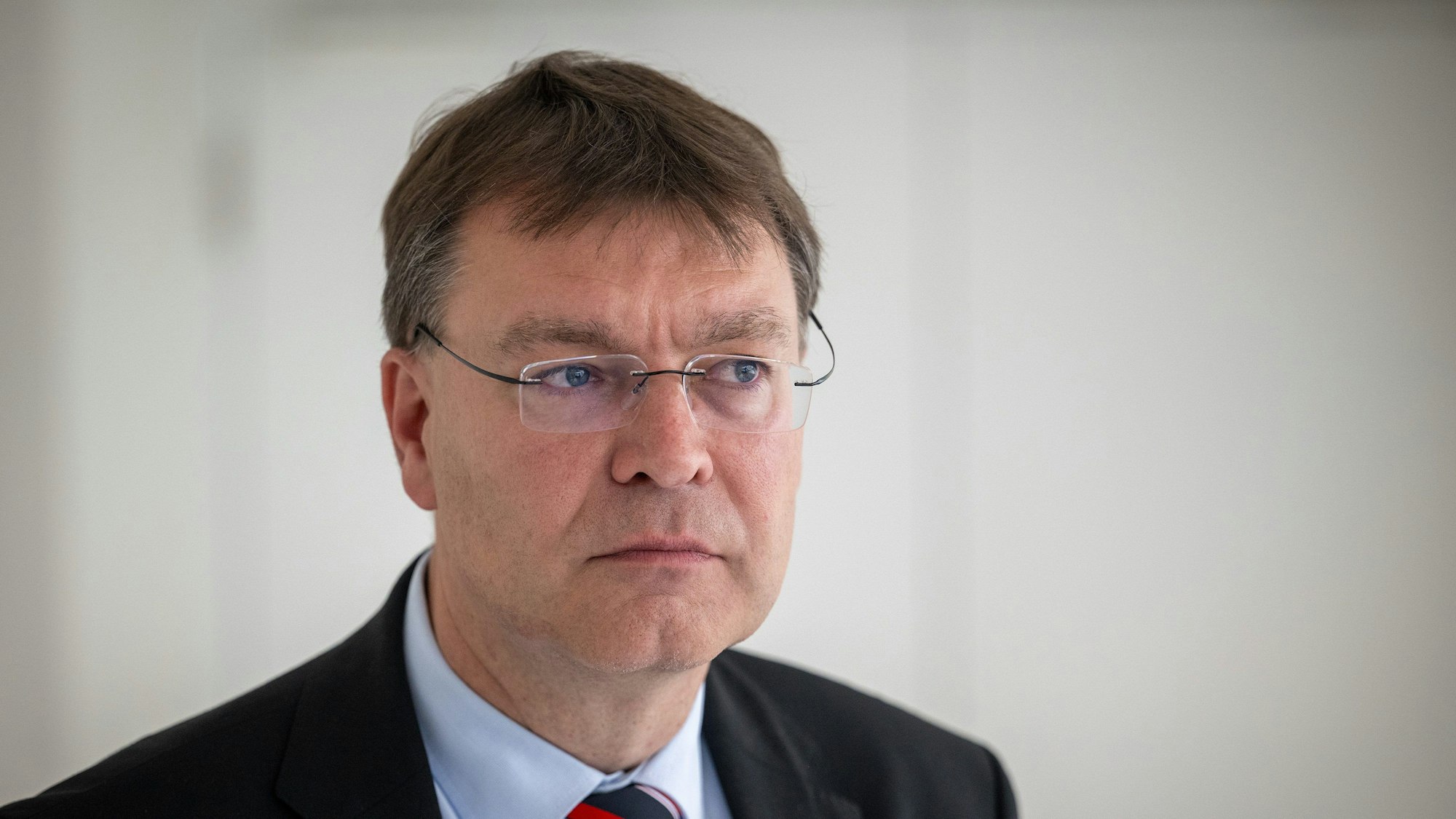 ARCHIV - 25.09.2024, Brandenburg, Potsdam: Sven Hornauf, Mitglied des Brandenburger BSW, aufgenommen während einer Pause der konstituierenden Sitzung seiner Fraktion. (zu dpa: «BSW-Abgeordneter droht mit Nein gegen Woidke») Foto: Soeren Stache/dpa +++ dpa-Bildfunk +++