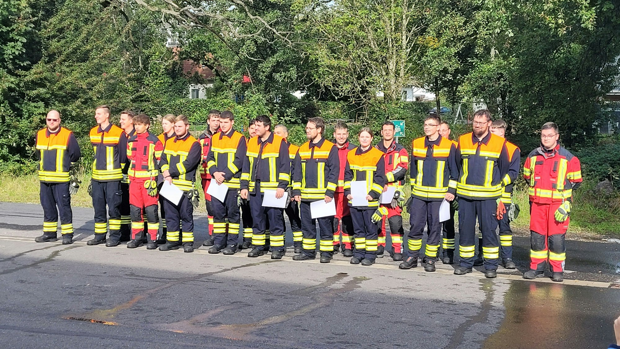 Große Anstrengungen unternahm die Feuerwehr Rösrath bei der Ausbildung (im Bild mit Kameraden aus Overath). So ist die Personalstärke stabil. Doch es gibt Mängel bei der Infrastruktur, die Feuerwehr fordert die Stadt Rösrath zum Handeln auf.