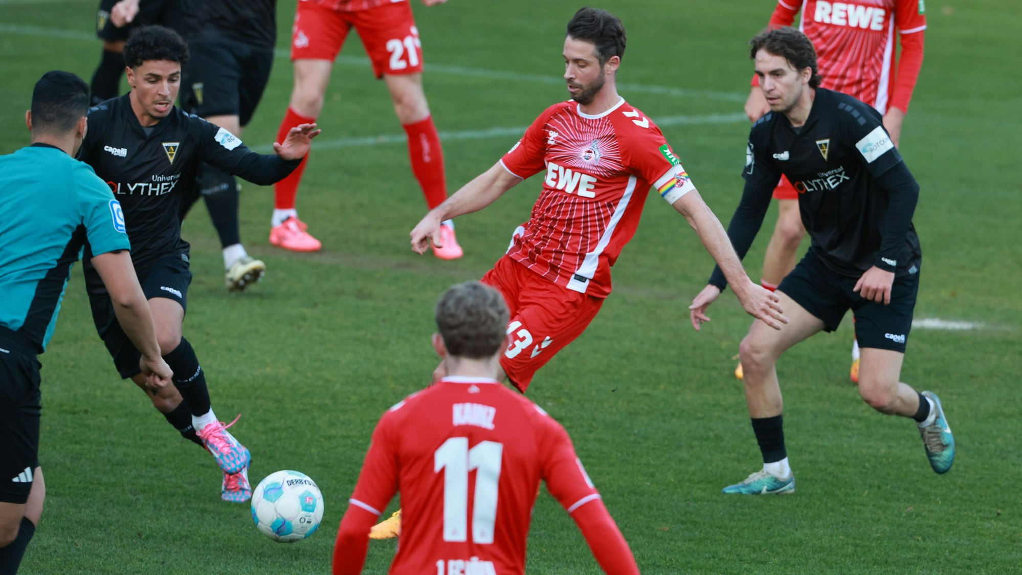 Aktivposten: Mark Uth zeigte im Testspiel gegen Alemannia Aachen, dass er körperlich wieder richtig fit ist.