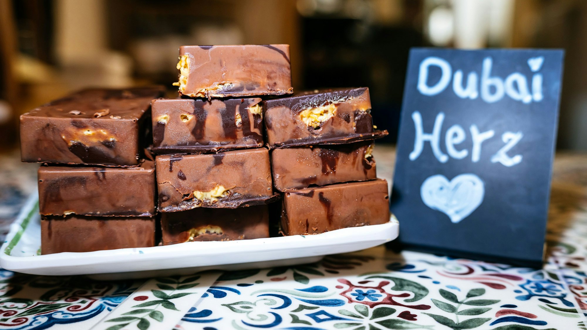 Die Dubai-Schokolade ist aktuell heiß begehrt, auch im Café „Nane“.