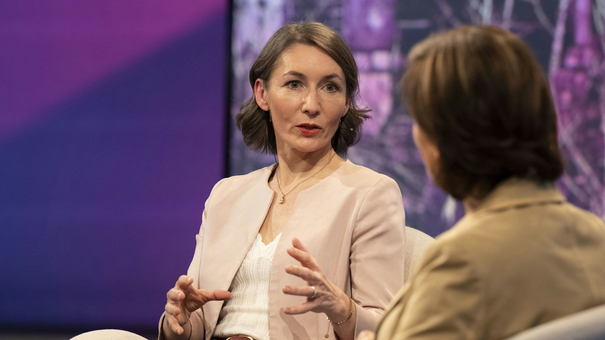 Claudia Major (l.) am 26.11.2024 bei Sandra Maischbeger