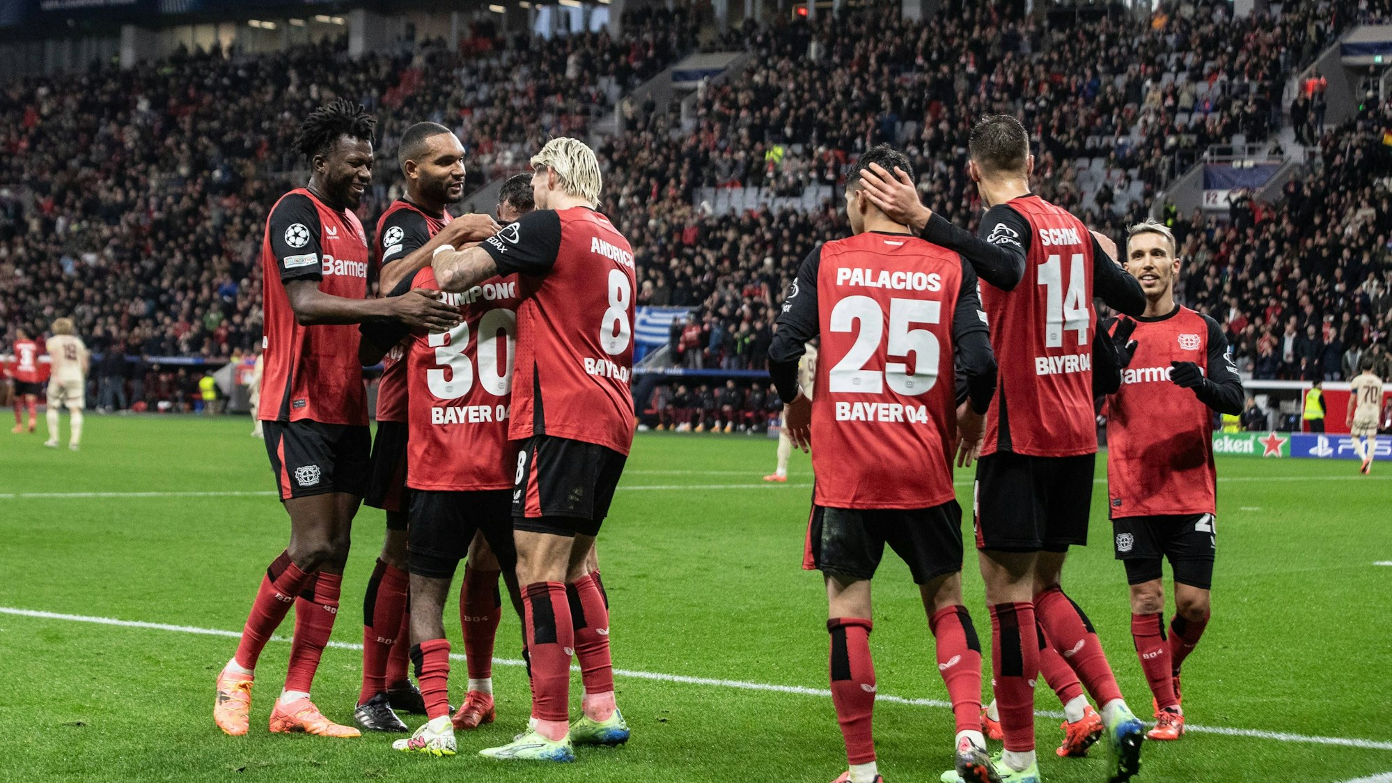 Bayer 04 Leverkusen im Jubel, 4:0.