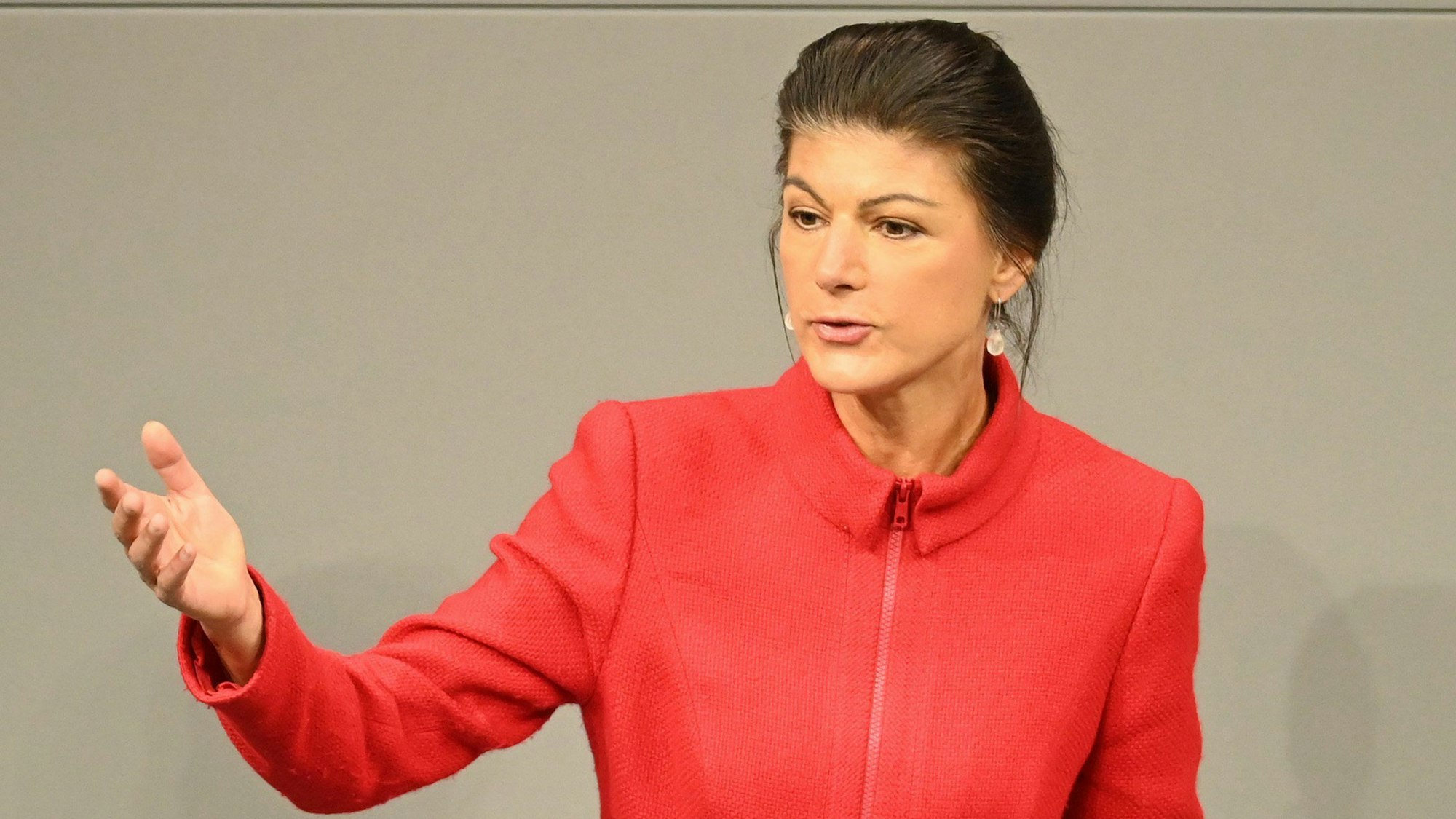 Sahra Wagenknecht, Parteivorsitzende vom Bündnis Sahra Wagenknecht (BSW) und Bundestagsabgeordnete, spricht im Plenarsaal in einer Sitzung des Bundestags.