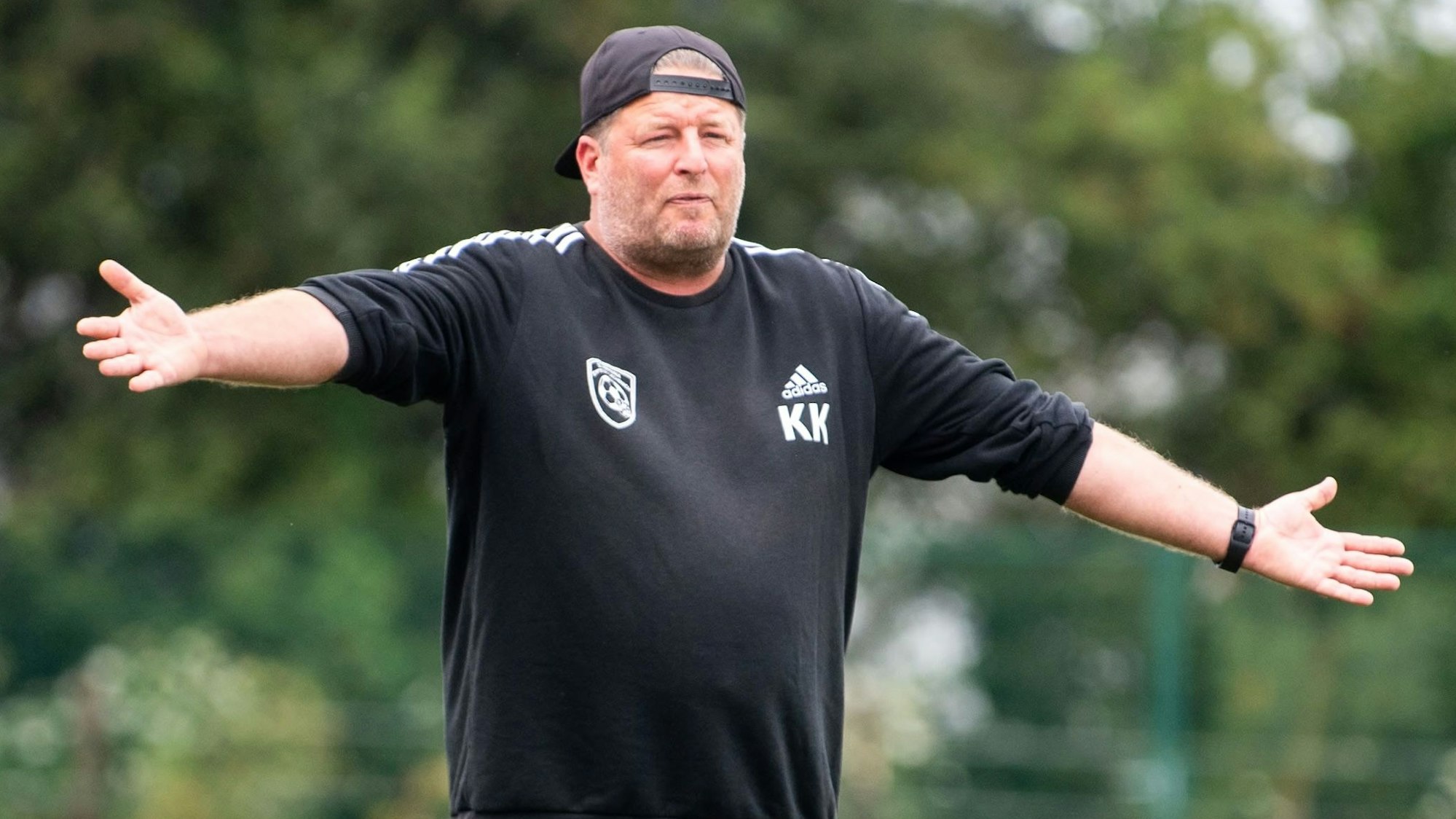 Karsten Kochems breitet die Arme aus.