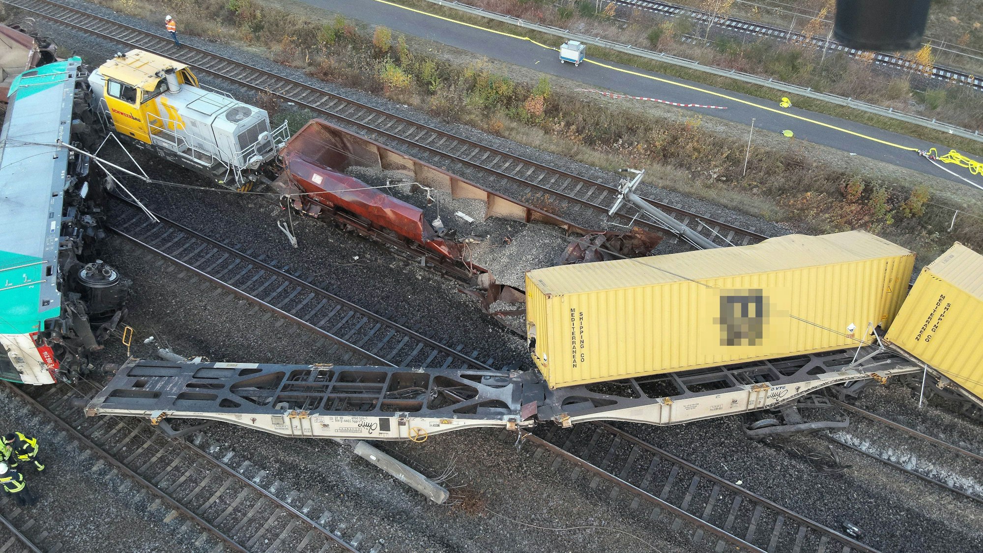 Nach der Beseitigung der verunglückten Loks und Waggons ist das Ausmaß des Schadens erst ersichtlich geworden.