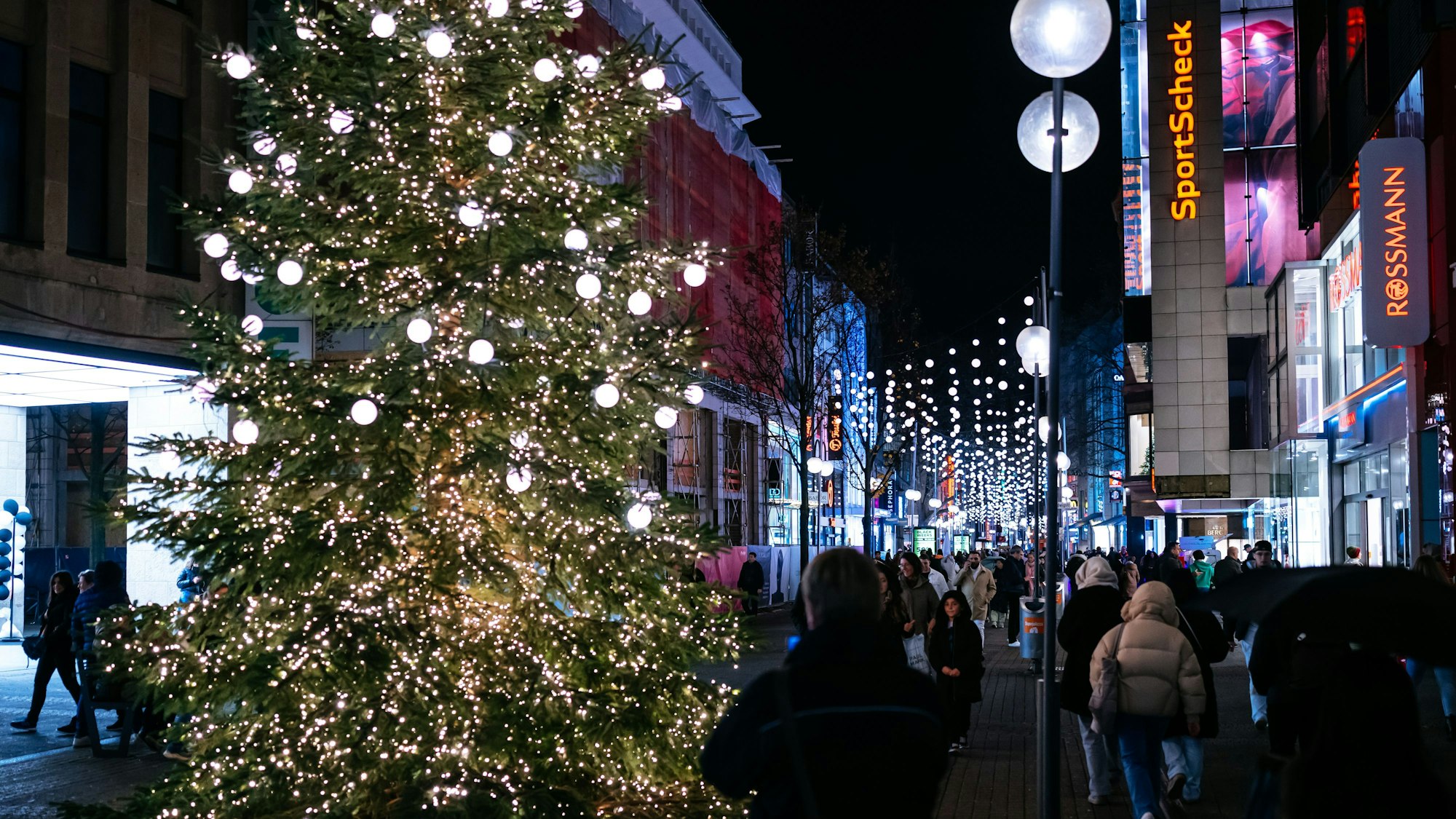 Die Beleuchtung der Schildergasse.