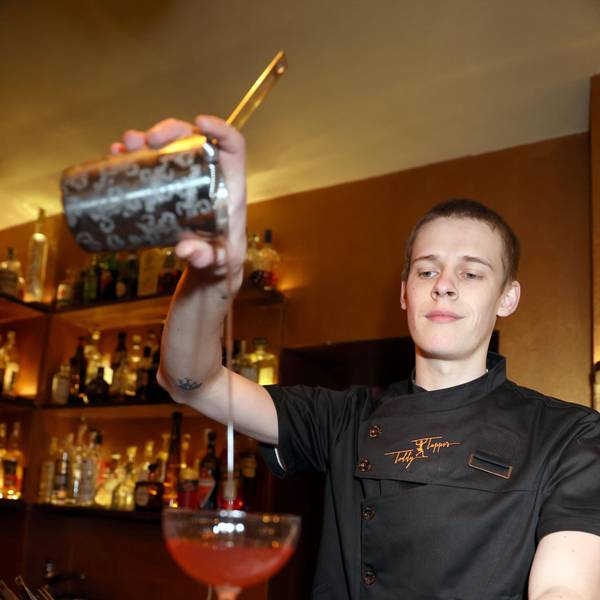 Jakob Schröder in der Bar „Toddy Tapper“.