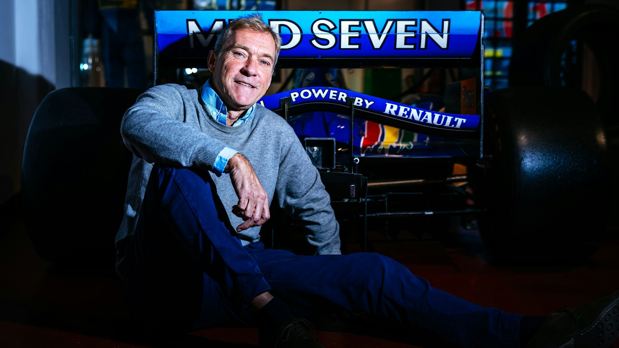 Museumsdirektor Dr. Andreas Höfer vor dem Benetton-Renault, mit dem Michael Schumacher 1995 zum zweiten Mal Weltmeister wurde. Das Auto ist ein Klassiker der Dauerausstellung