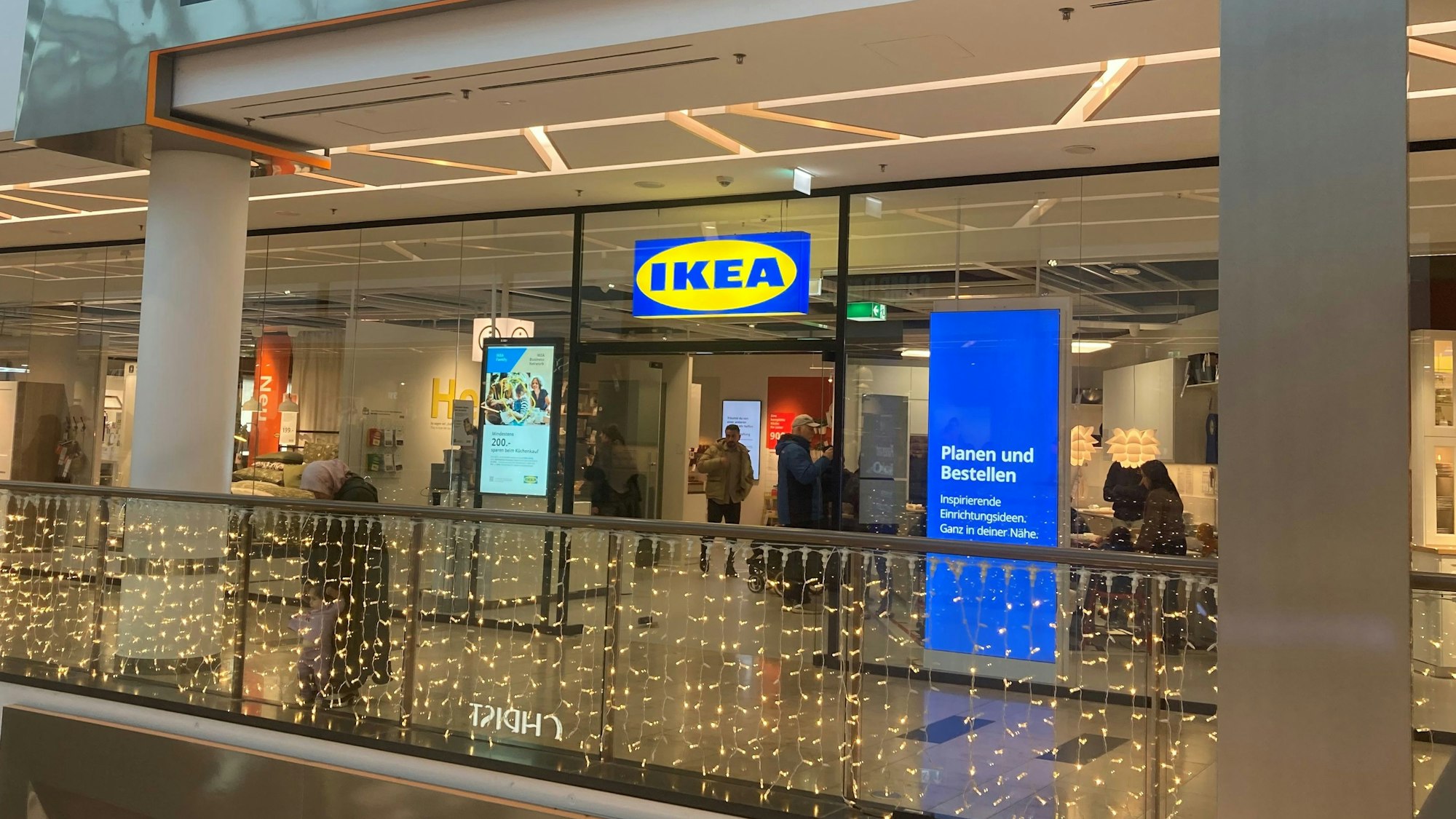 Mit Schaufenstern: Das Ikea-Planungsstudio in den Köln-Arcaden.