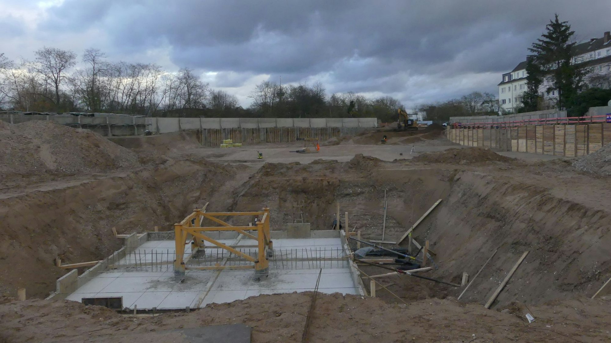 Rund 1,6 Hektar groß ist das Baugebiet. Im Vordergrund ist ein Kranfundament zu erkennen.