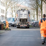 Mitarbeiter der Kölner Müllabfuhr bei der Arbeit.