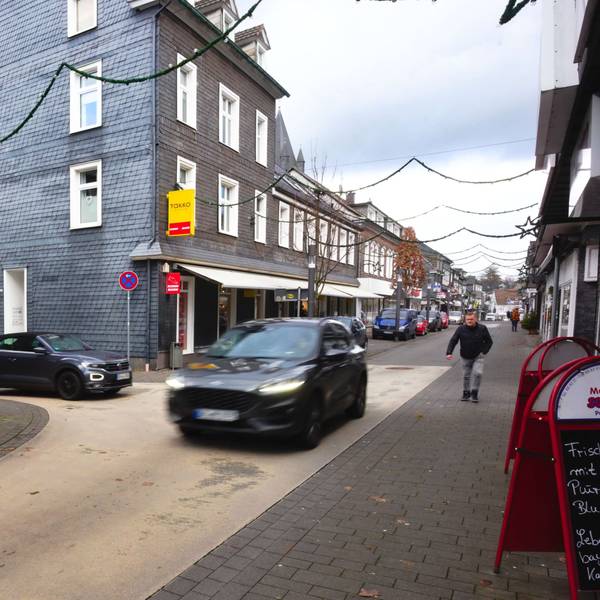Blick auf die Einmündung der Dr.-Eugen-Kersting-Straße in die Untere Straße in Wipperfürth.