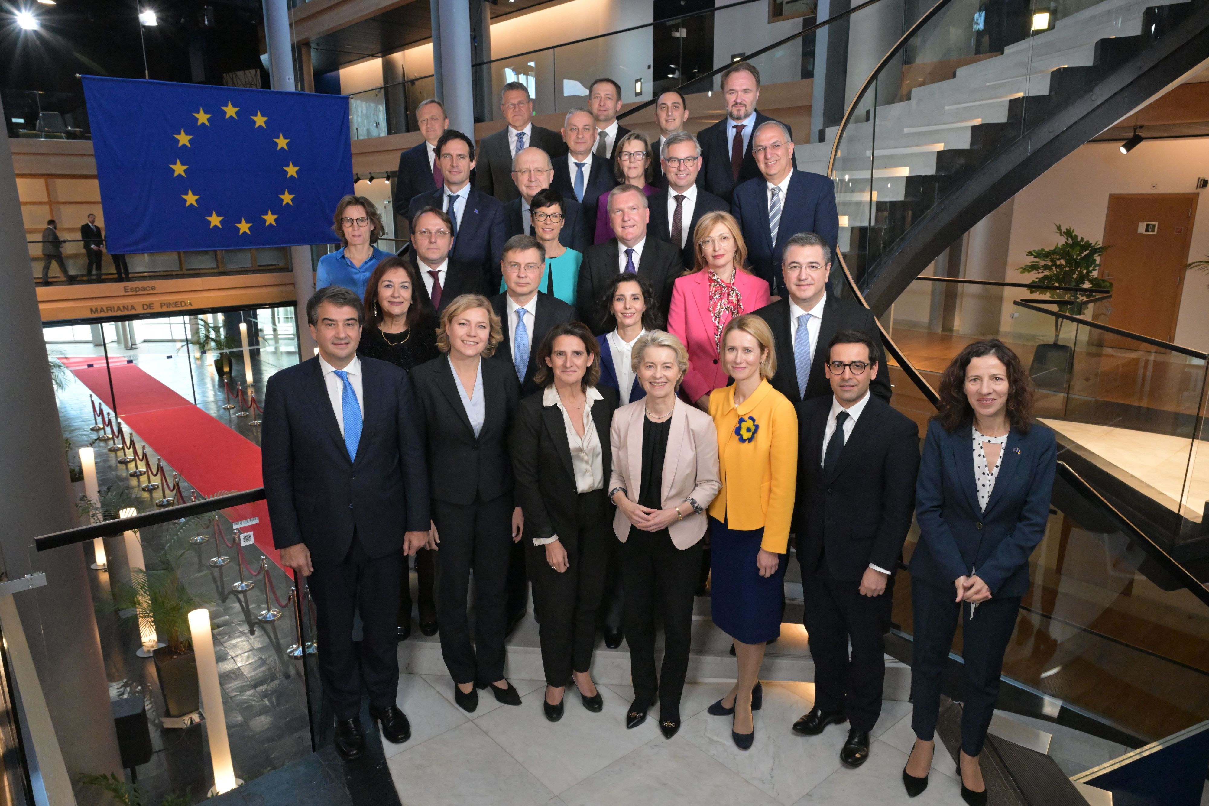 Die neue EU-Kommission unter der Leitung der Präsidentin Ursula von der Leyen beginnt ihre Arbeit.