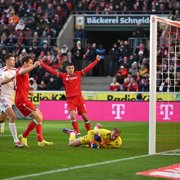 Erstes Gegentor für Marvin Schwäbe in dieser Saison: Hannover trifft zum 0:1.IMAGO/Ulrich Hufnagel