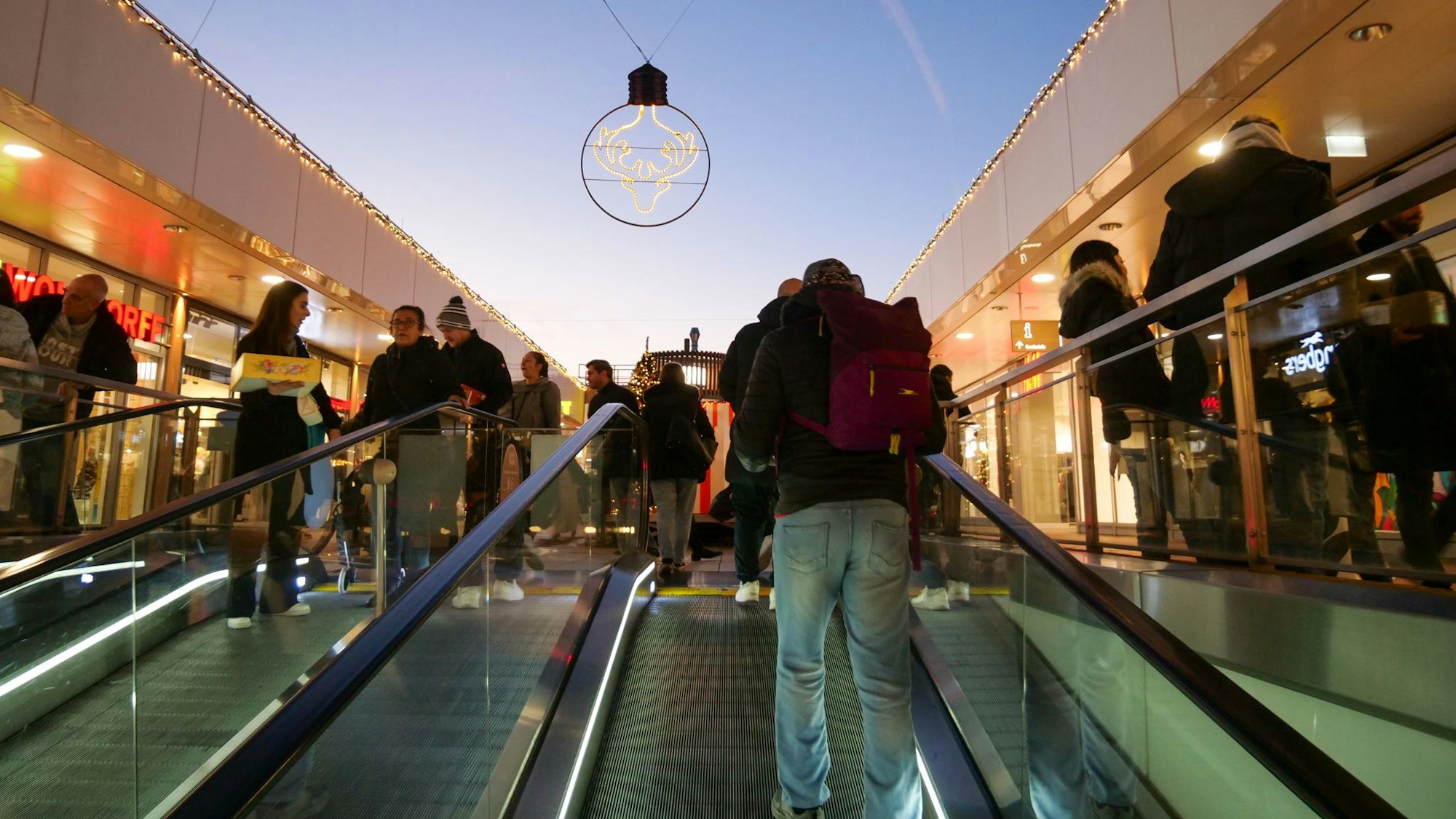 Am ersten Adventswochenende war der Hürth-Park gut besucht.
