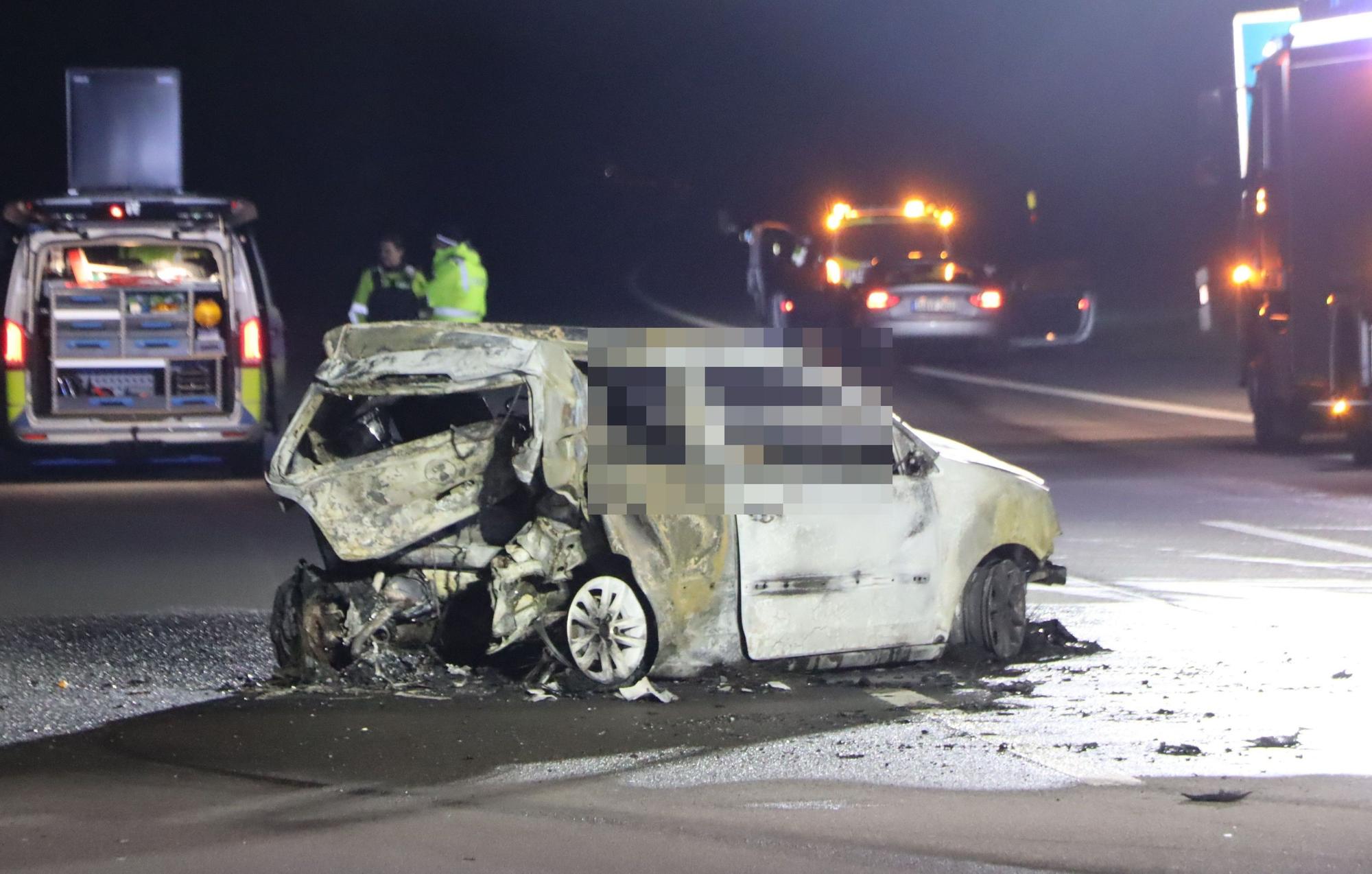Zwei Frauen, eine Mutter mit ihrer erwachsenen Tochter, starben im Dezember 2023 bei dem Unfall auf der A555 bei Wesseling.