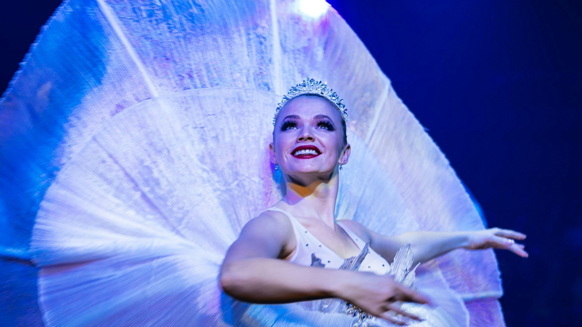 Fantasievolle Kostüme bezaubern beim Weihnachtscircus.