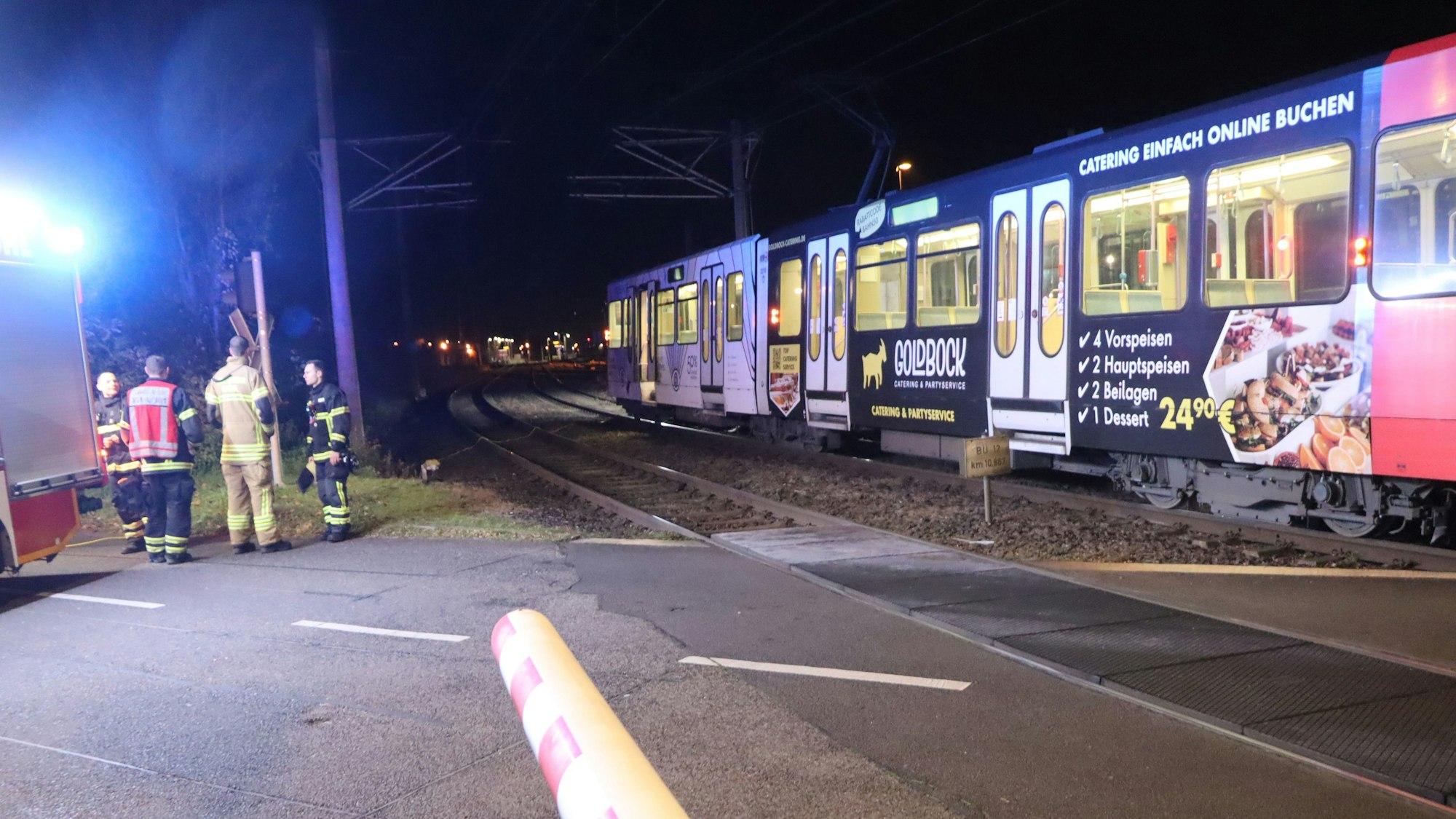 34 Passagiere wurden in Brühl-Vochem aus der KVB Linie 18 evakuiert. Eisenbahnfahrer und Passagiere blieben unverletzt.