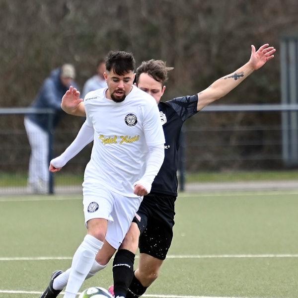 12.03.32023, Fussball-FC Pesch - Bonn
Kaan Akca (Pesch)
Foto: Uli Herhaus