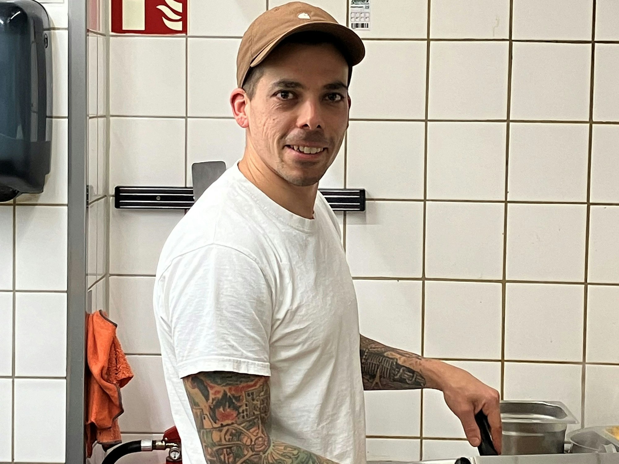 Pascal Wüste leitet seit Juni das inklusive Restaurant "Godesburger" in Bonn-Bad Godesberg.