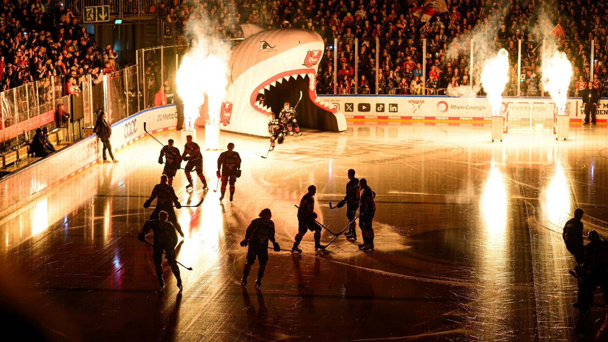 In dieser Saison noch keine Festung: Die Lanxess Arena, Heimat der Kölner Haie.