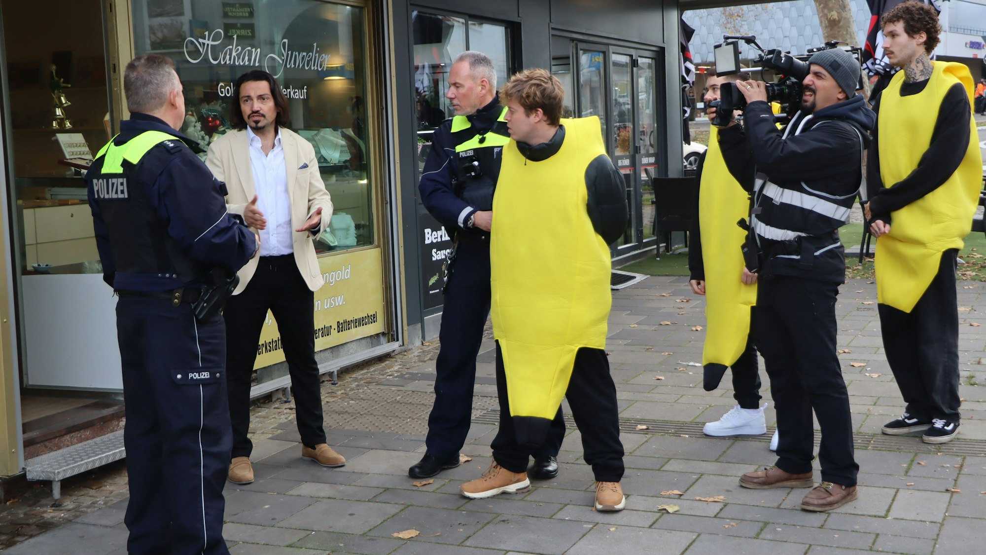 Auf dem Foto sind Dreharbeiten für eine RTL-Serie zu sehen.