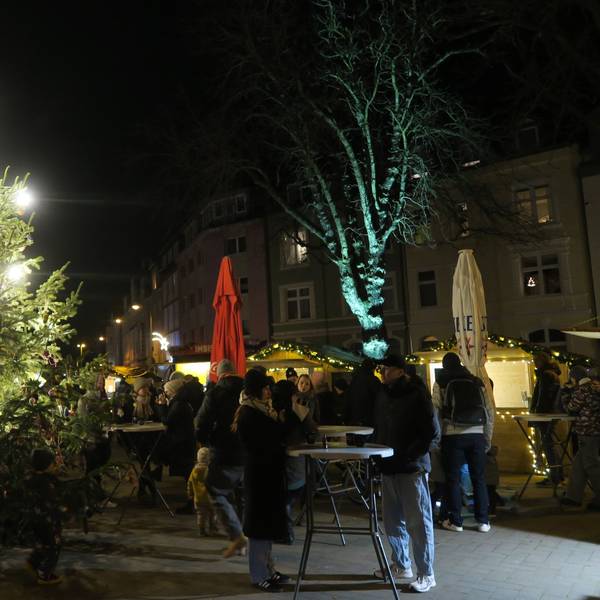 Der Weihnachtsmarkt am Lenauplatz in Neuehrenfeld.