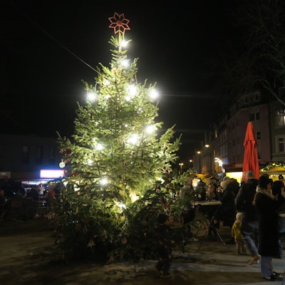 Der Weihnachtsmarkt am Lenauplatz in Neuehrenfeld.