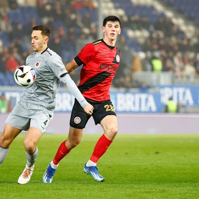 01.12.2024, xavx, Fussball 3.Liga, SV Wehen Wiesbaden - FC Viktoria Köln emspor, v.l. Kevin Pytlik FC Viktoria Köln, Moritz Flotho SV Wehen Wiesbaden DFL/DFB REGULATIONS PROHIBIT ANY USE OF PHOTOGRAPHS as IMAGE SEQUENCES and/or QUASI-VIDEO Wiesbaden *** 01 12 2024, xavx, Fussball 3 Liga, SV Wehen Wiesbaden FC Viktoria Köln emspor, v l Kevin Pytlik FC Viktoria Köln , Moritz Flotho SV Wehen Wiesbaden DFL DFB REGULATIONS PROHIBIT ANY USE OF PHOTOGRAPHS as IMAGE SEQUENCES and or QUASI VIDEO Wiesbaden