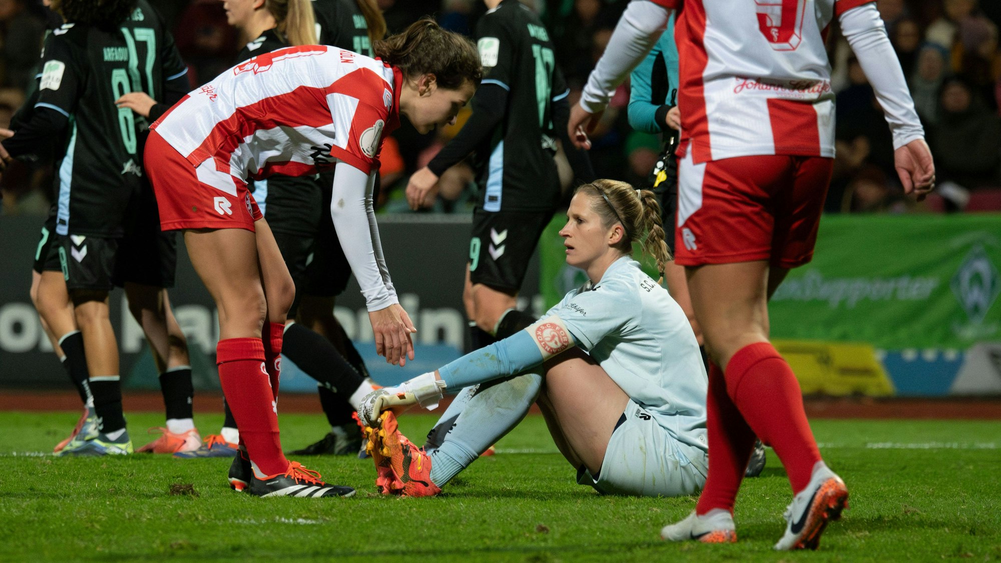 Köln, Germany, November 23th 2024: Goalkeeper Hanna De Haan 1 Fortuna Köln after the other team scores a goalduring the DFB-Pokal Frauen between Fortuna Köln and Werder Bremen at Südstadion in Cologne, Germany. Qianru Zhang/SPP PUBLICATIONxNOTxINxBRAxMEX Copyright: xQianruxZhang/SPPx spp-en-QiZh-DSC_0299--