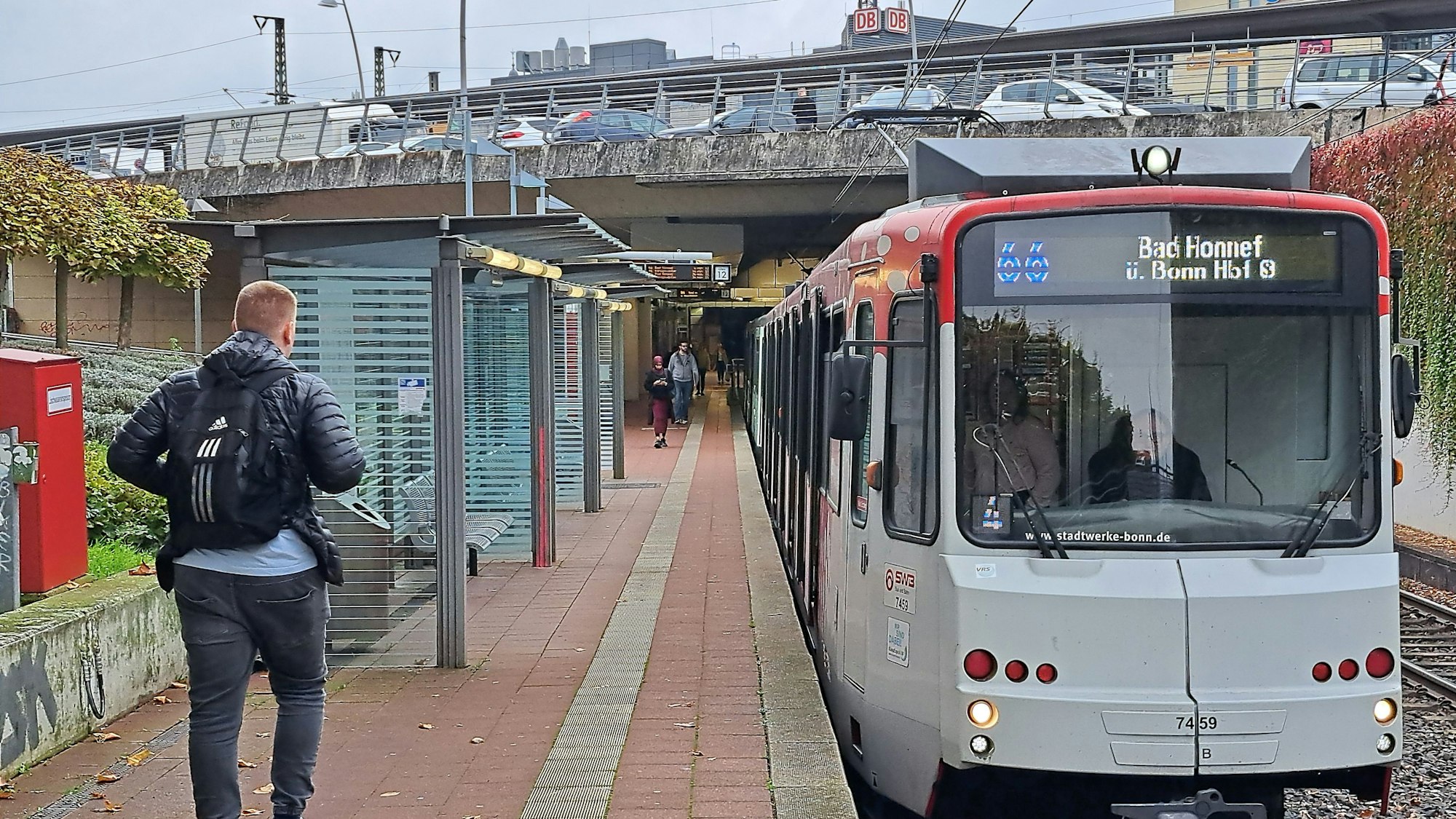Die Stadtbahnlinie 66, die bislang zwischen Siegburg und Bad Honnef pendelt, soll nach der Umsetzung des Stadtbahnkonzepts 2026 durch die Linie 67 ersetzt werden, die dann auf der Strecke zwischen Siegburg und Bonn-Bad Godesberg verkehrt.